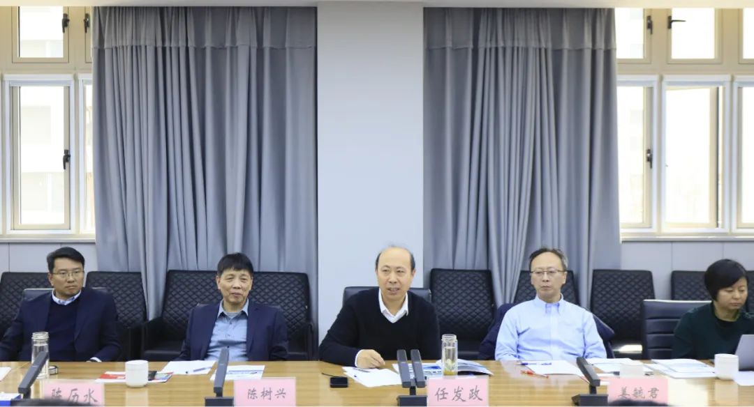 花花牛乳業(yè)集團黨委書記、董事長唐洪峰一行赴中原食品實驗室同中國工程院院士、中原食品實驗室主任任發(fā)政座談交流
