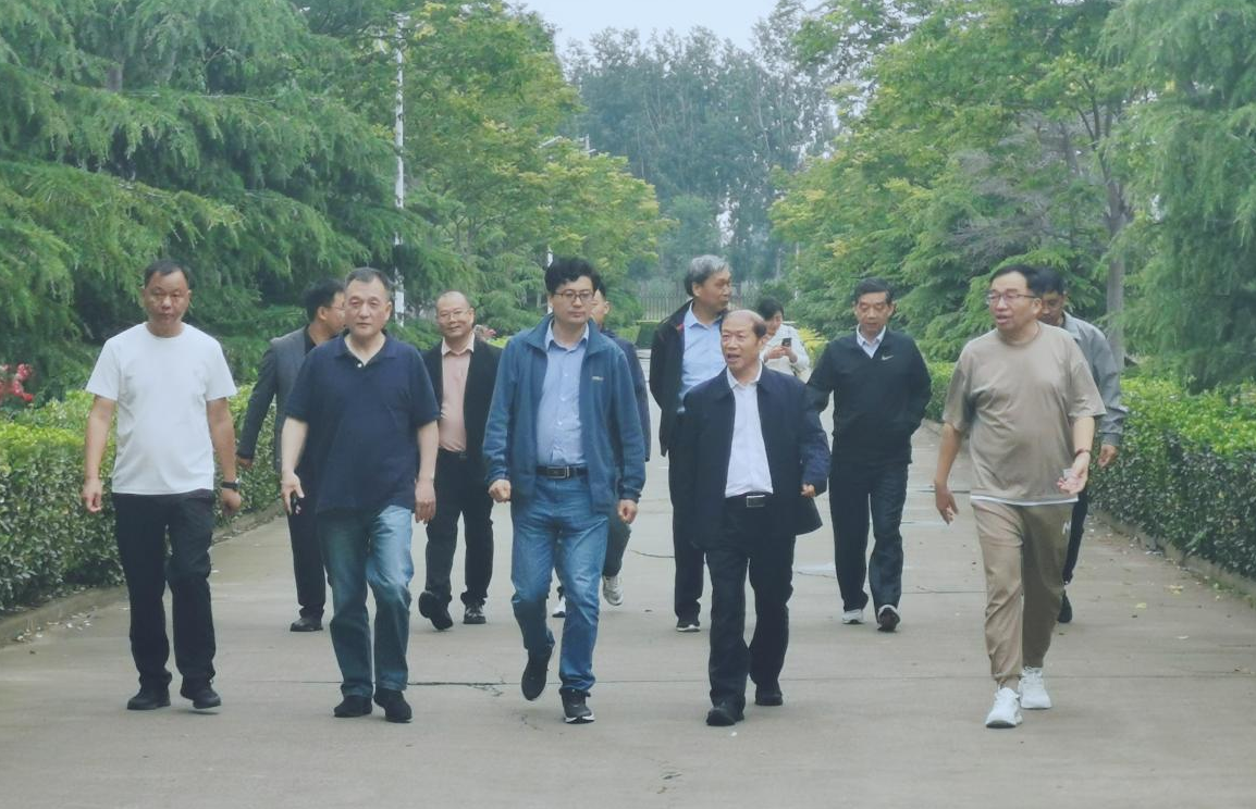 花花牛丨河南農業(yè)大學黨委副書記、校長介曉磊一行蒞臨花花牛河南瑞亞參觀調研